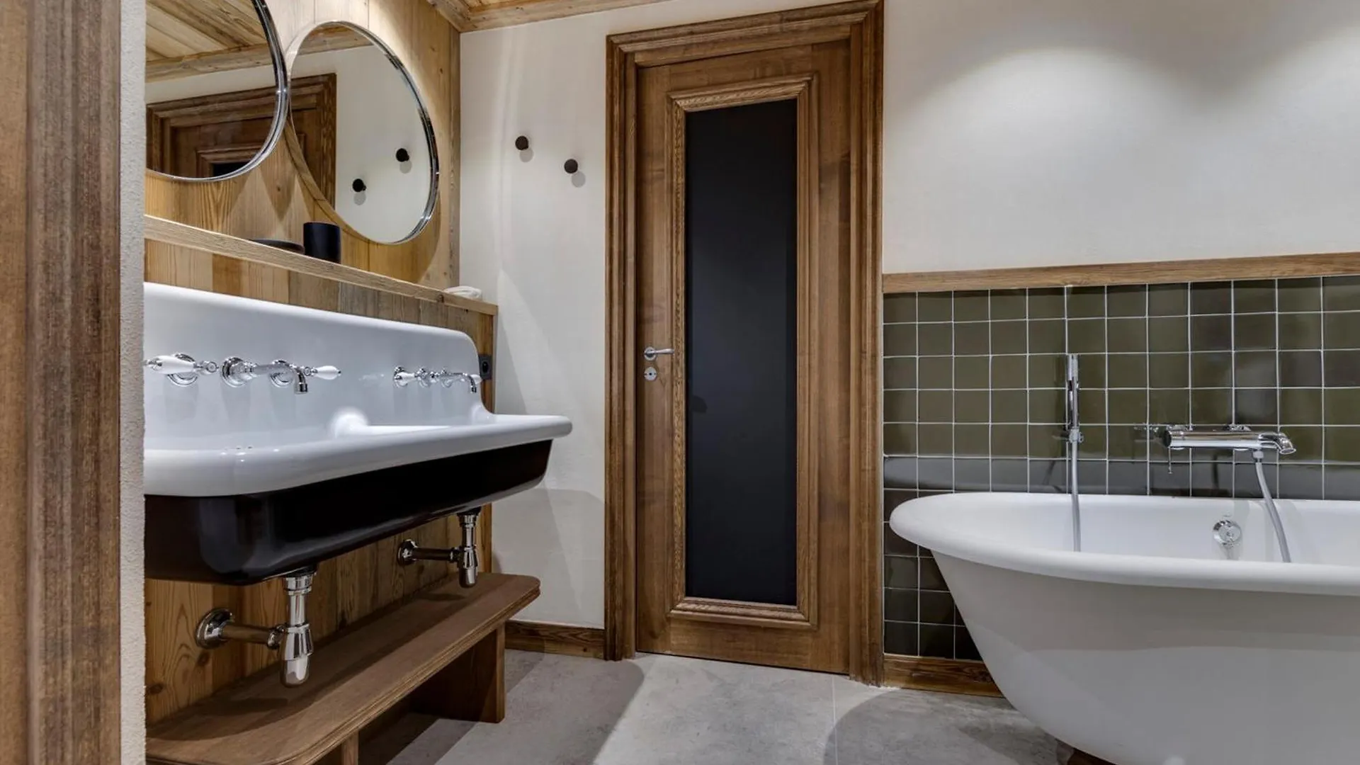 Appart. De 3 Ch. Avec Jacuzzi, Wi-Fi, Parking, A 500M Des Pistes - Fr-1-690-14 La Rosiere  0*, La Rosiere (Savoie) France