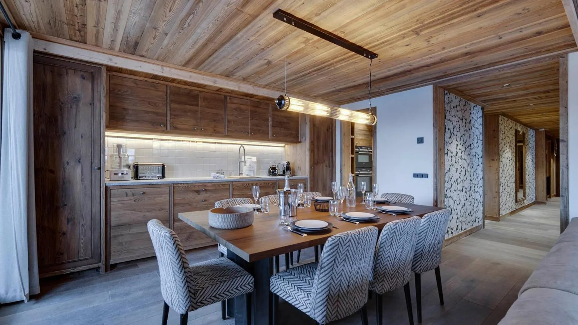 Appart. De 3 Ch. Avec Jacuzzi, Wi-Fi, Parking, A 500M Des Pistes - Fr-1-690-14 La Rosiere  0*, La Rosiere (Savoie) France